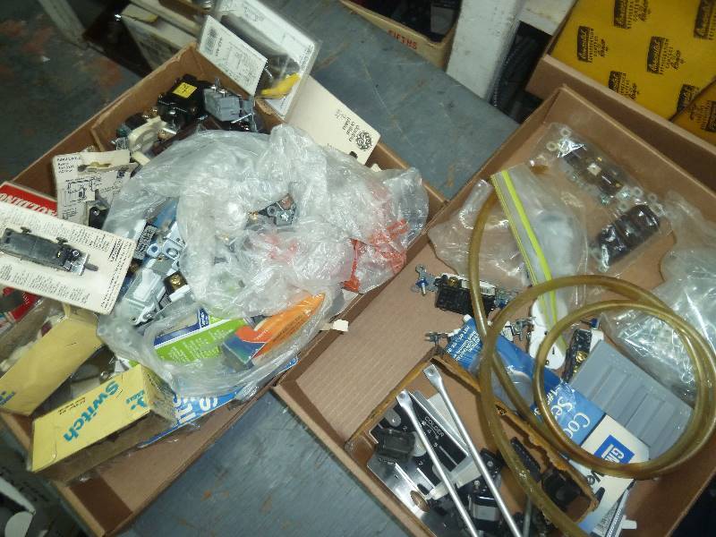 lot 542 image: Electrical lot