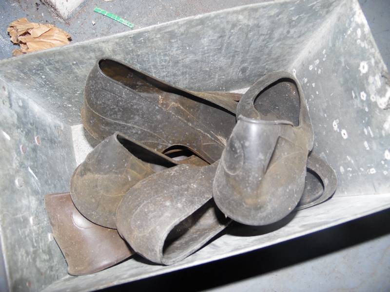 lot 401 image: Rubber Overshoes