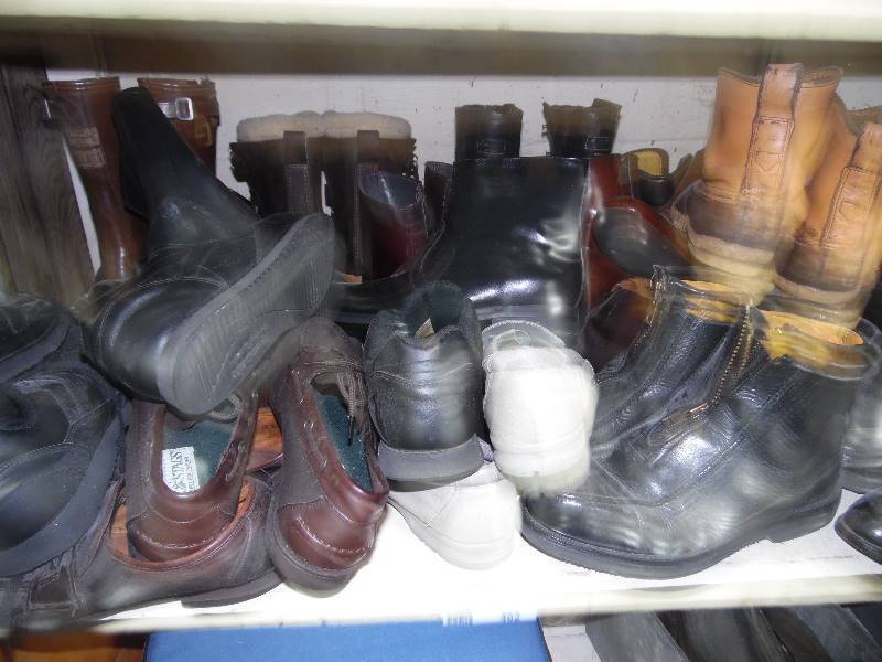 lot 402 image: ShoeBoot lot
