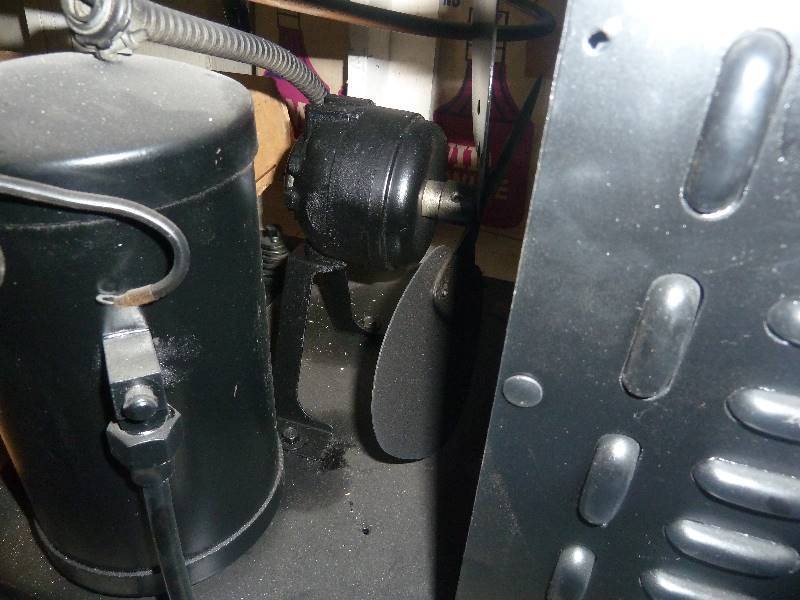 lot 570 image: condensing unit