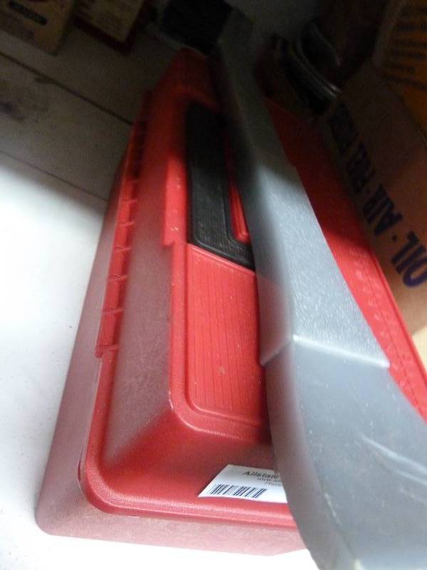 lot 579 image: tool box
