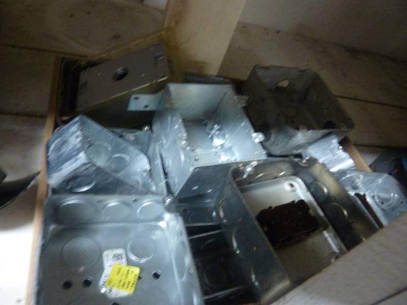 lot 585 image: Electrical supplies