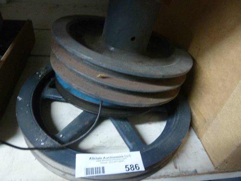 lot 586 image: Auto air conditioner clutch