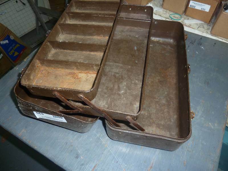 lot 620 image: vintage tool box
