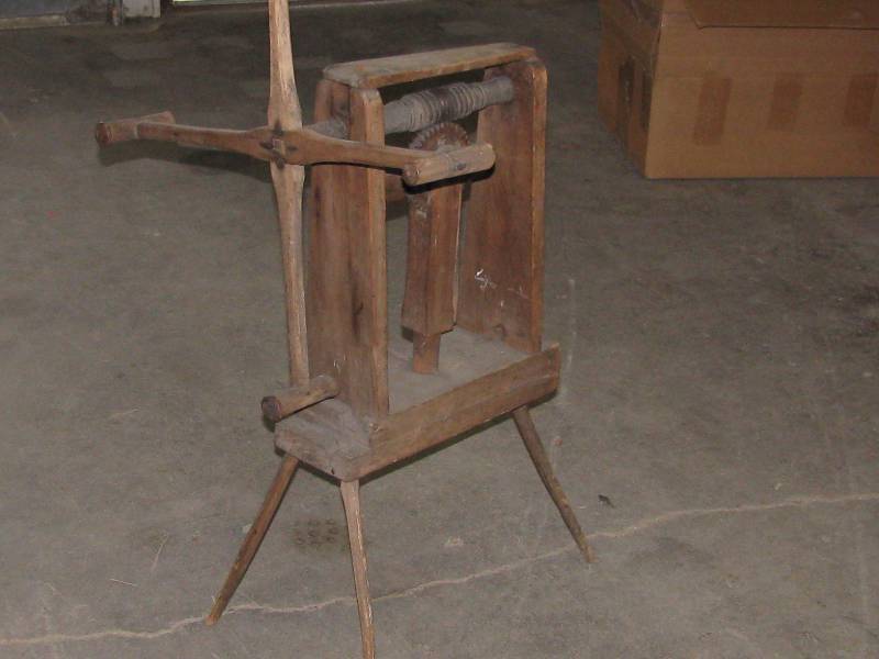 lot 3 image: Very Early Yarn Winder