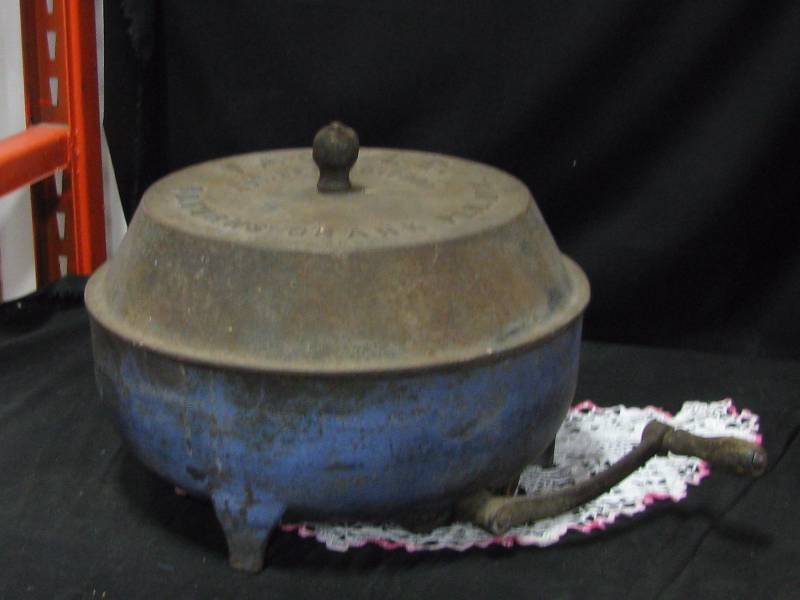lot 4 image: Cast Iron ButtermilkCream Tester