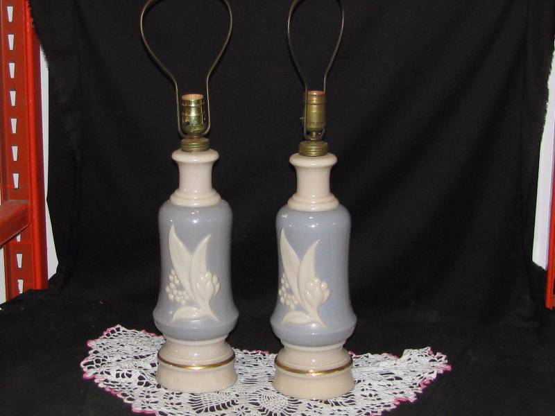 lot 6 image: Aladdin Lamps