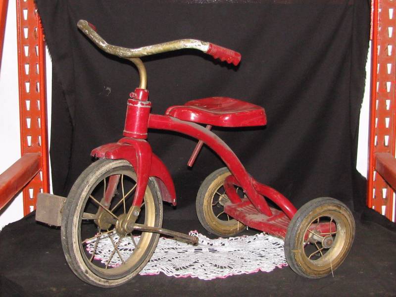 lot 11 image: Vintage Tricycle