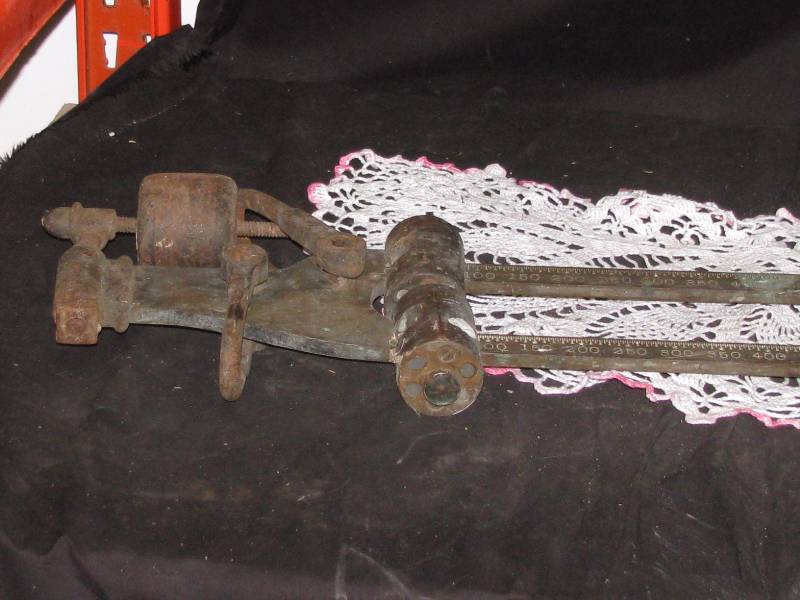 lot 20 image: Balance Scale