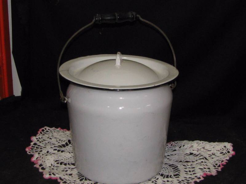 lot 31 image: Enamelware Slop Pail with cover
