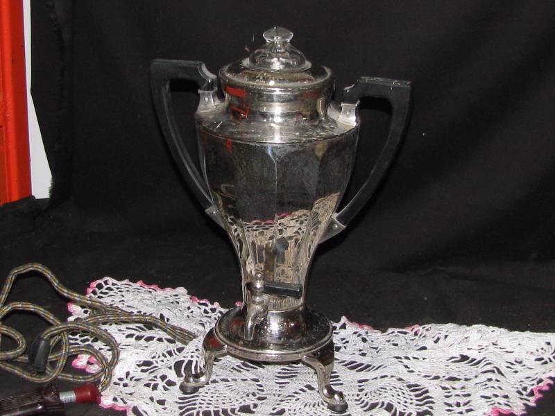 lot 33 image: Hotpoint Electric Coffee Maker