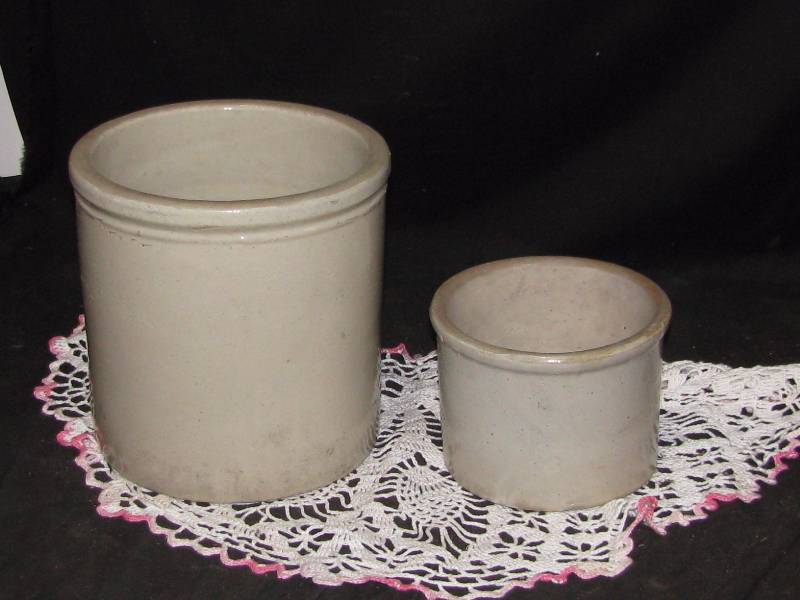 lot 39 image: Red Wing Stoneware Butter Crocks
