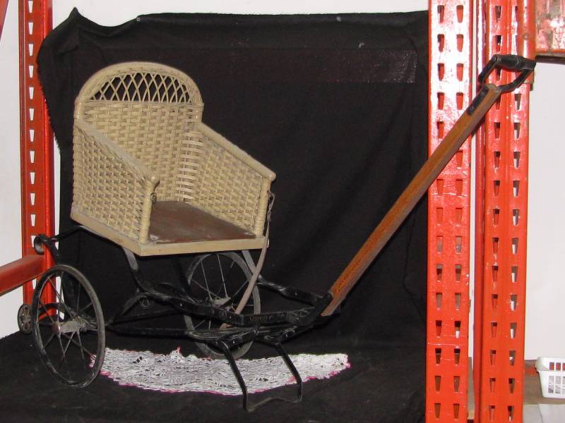 lot 40 image: Sturgis Wicker Baby Stroller