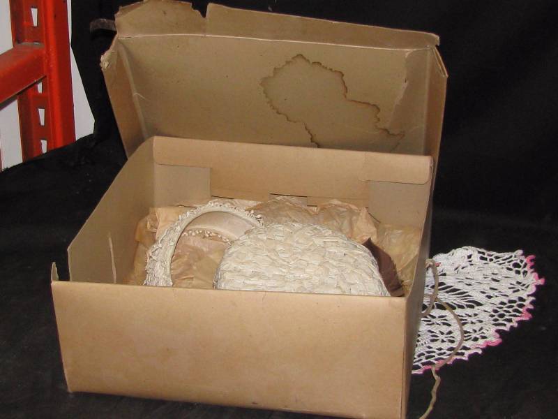 lot 53 image: Hat Box with Hats