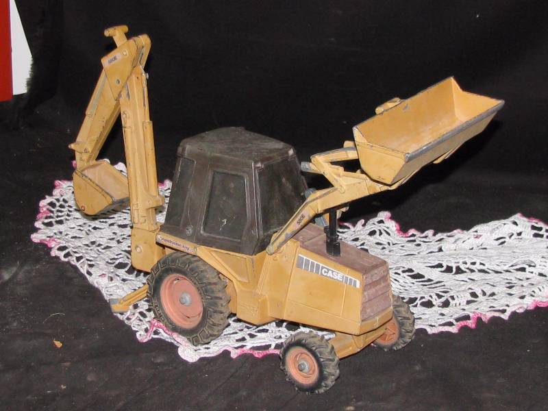 lot 71 image: Case Metal Toy Tractor & Loader