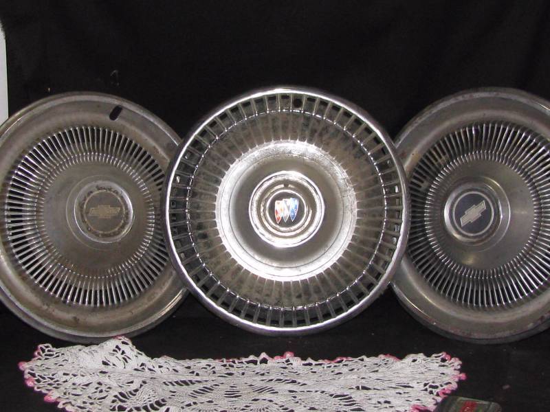 lot 75 image: Hub Caps