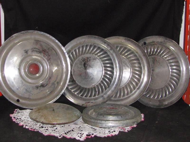 lot 77 image: Misc. Hub Caps