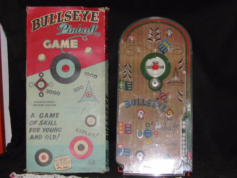 lot 79 image: Bullseye Pinball Game