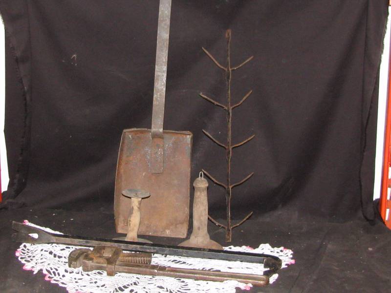 lot 100 image: Hand Tools