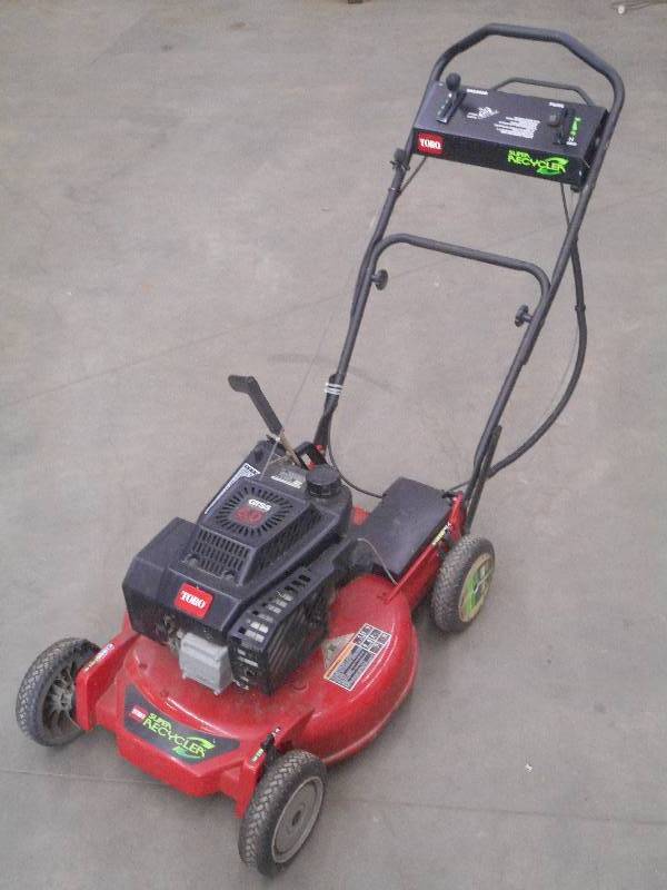 lot 3 image: Toro Super Recycler Self-Propelled ...