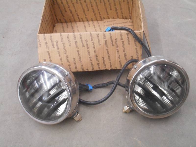 lot 14 image: (2) 12Volt Spotlights, Good Conditi...