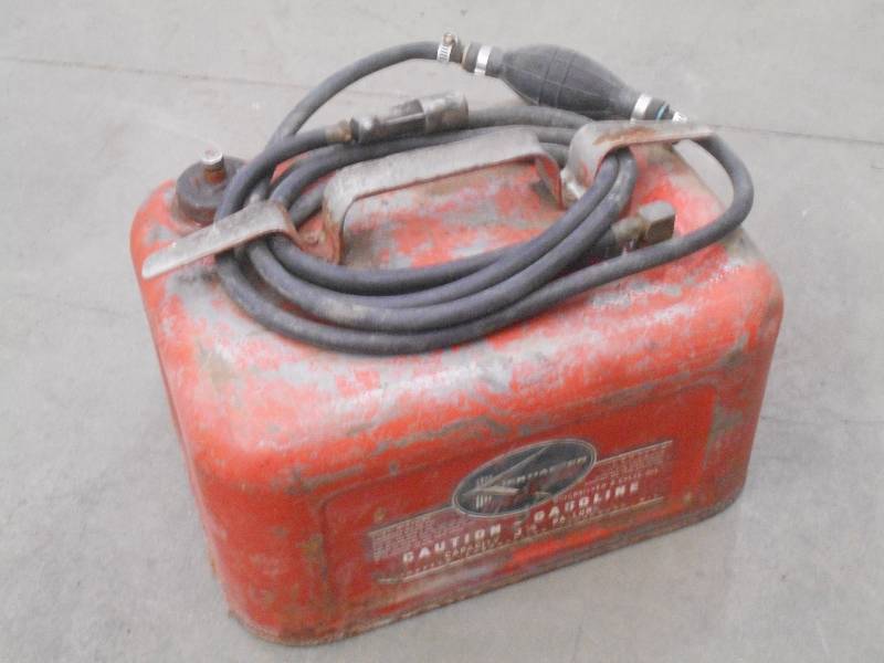 lot 19 image: 3.25-Gallon Steel Boat Motor Gas Ca...
