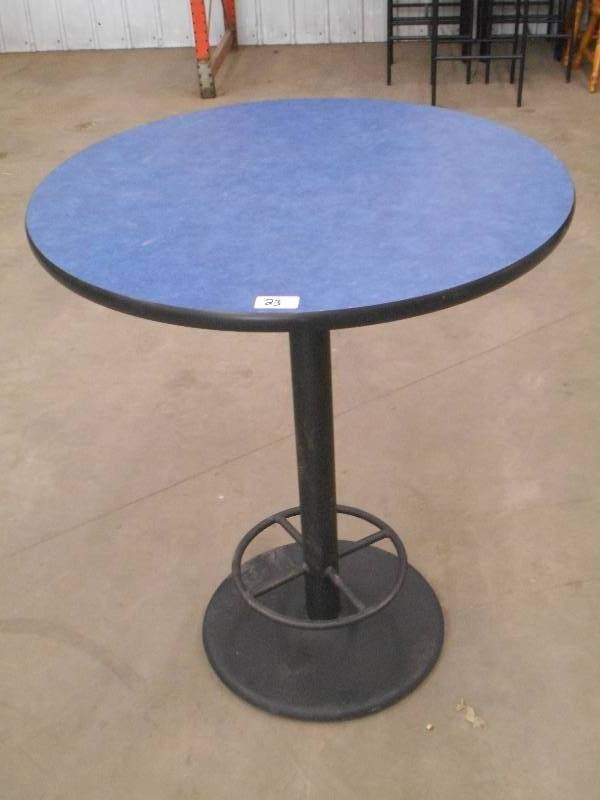 lot 23 image: Heavy Duty Steel-Framed 34 Bar Tab...
