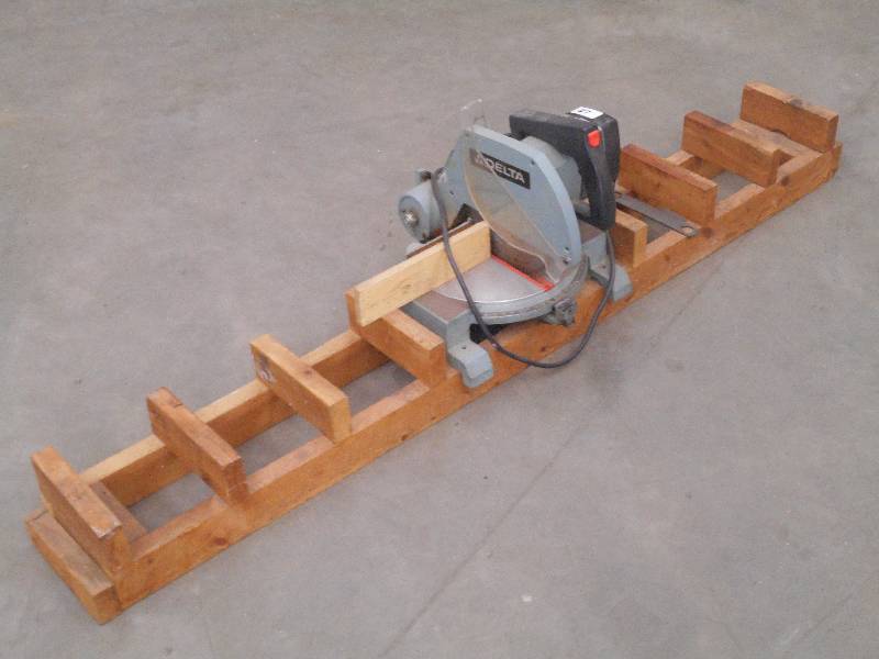 lot 27 image: Delta 10 Miter Box, Model 34-080...