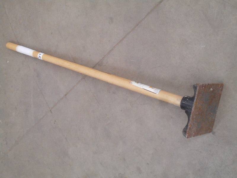 lot 37 image: Scotts 3000 Fertilizer Spreader ...