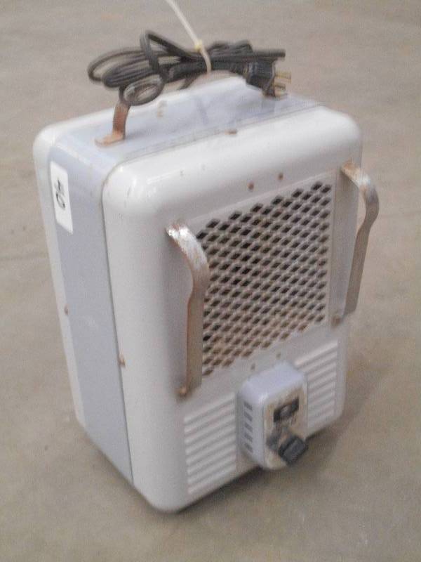 lot 40 image: 120Volt Electric Space Heater ...