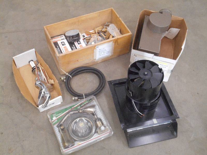 lot 44 image: Lot Of Assorted Exhaust Fans, Show...