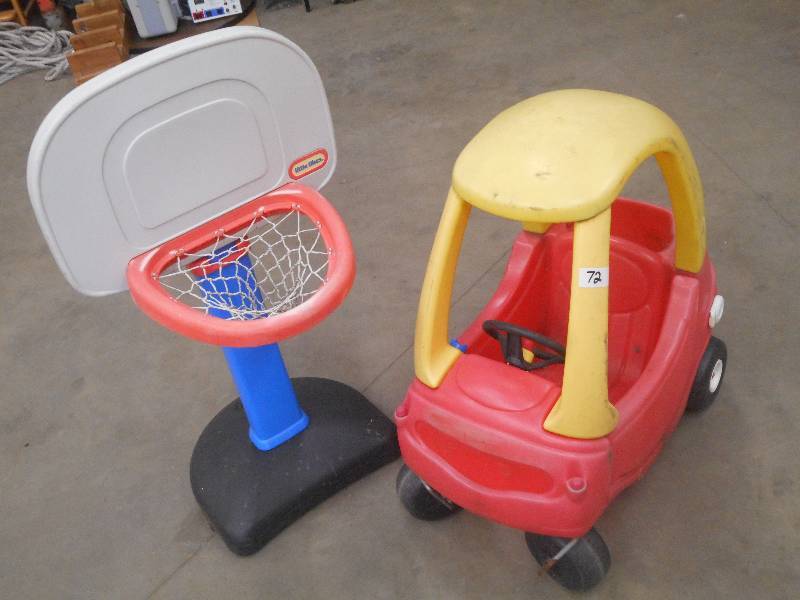 lot 72 image: Little Tikes Basketball Hoop & Car ...