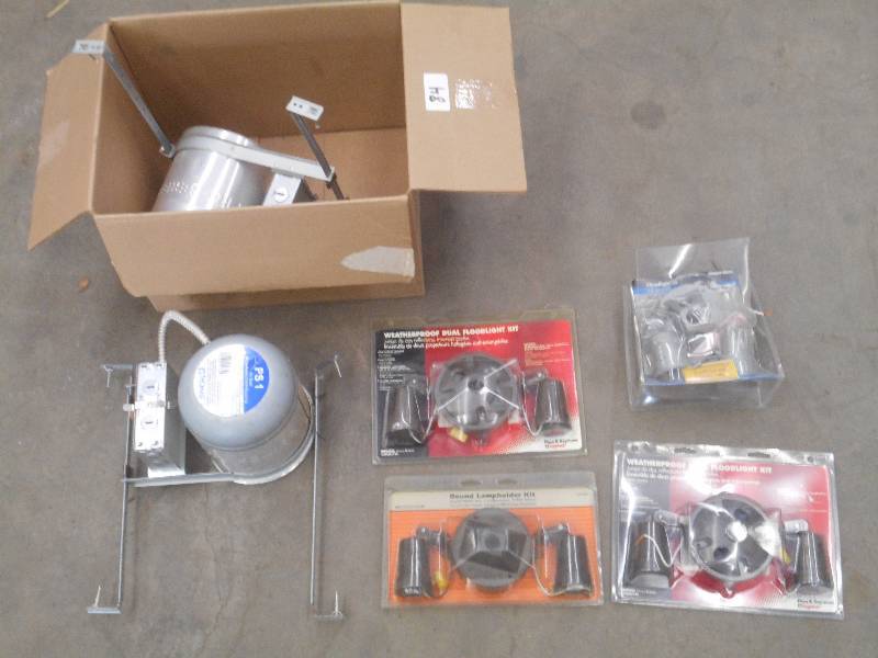 lot 84 image: Lot Of (2) Recessed Lights & (4) Ou...