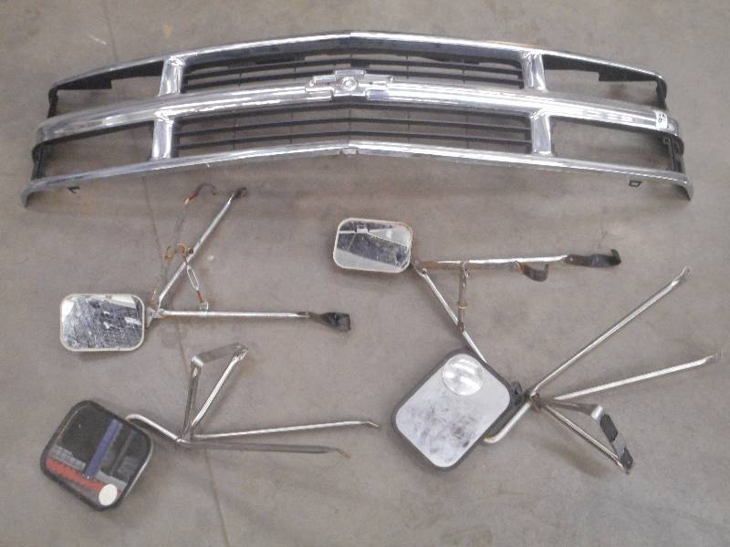lot 92 image: (2) Sets Of Truck Mirrors & (2) Che...