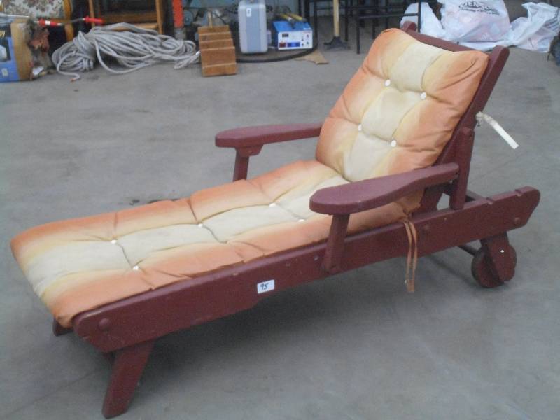 lot 95 image: Adjustable Outdoor Lounge Chair Wit...