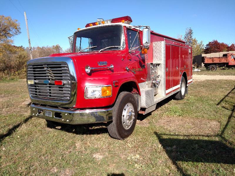 lot 1 image: 1993 Ford L8000 Diesel Water Tanker...