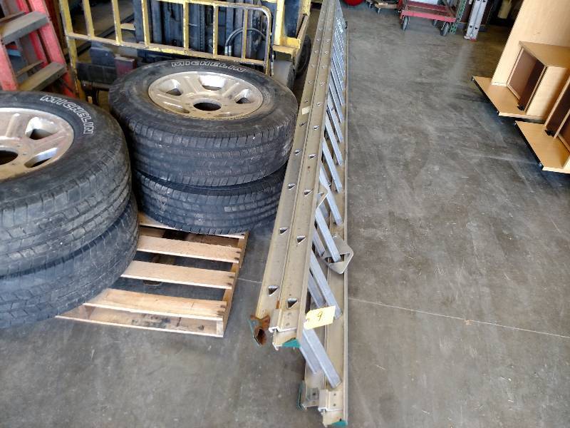 lot 9 image: Ashby L1832 Heavy Duty 32 Aluminum...