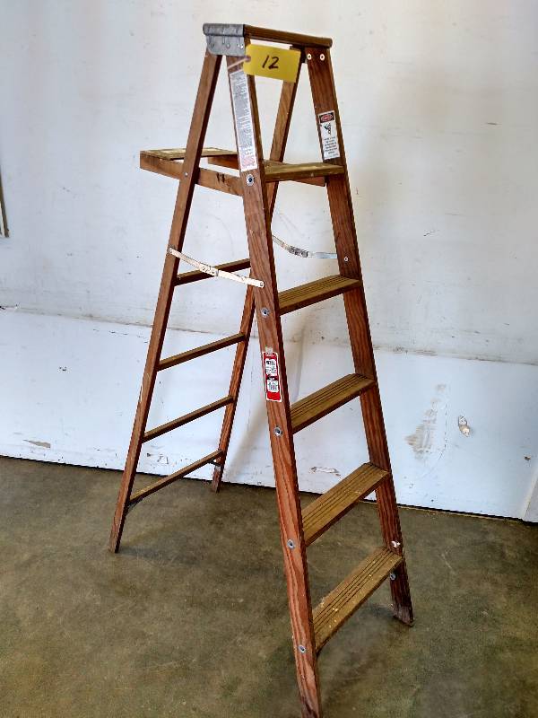 lot 12 image: Werner 6 Wood Step Ladder...