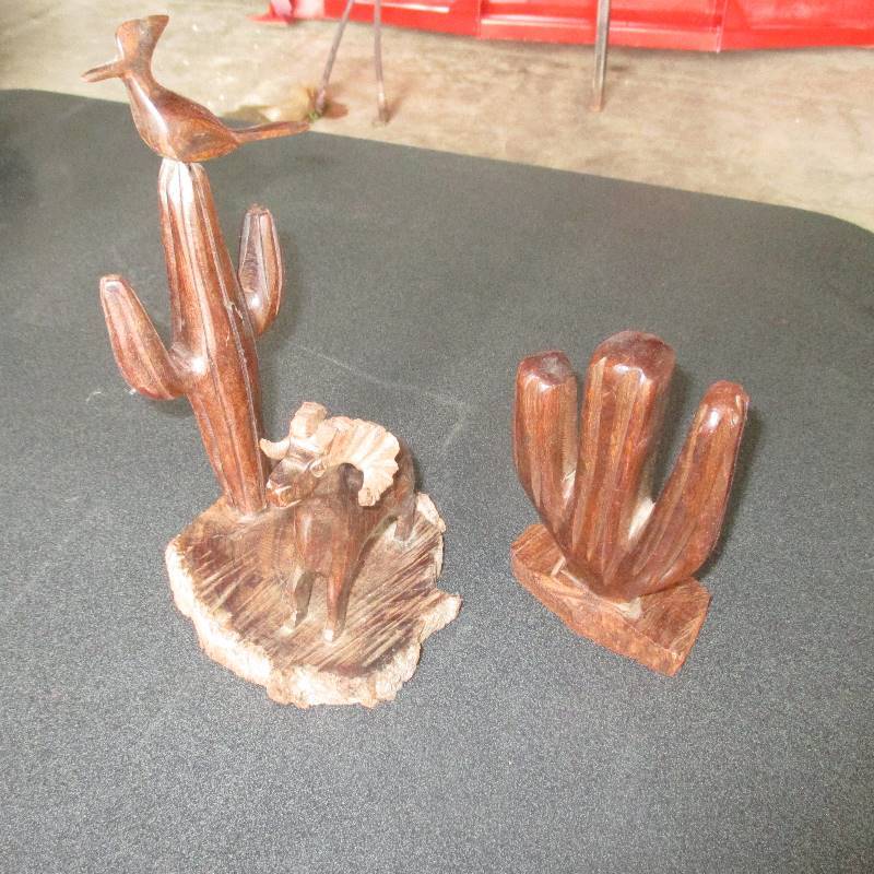 DARK WOOD FIGURIANS