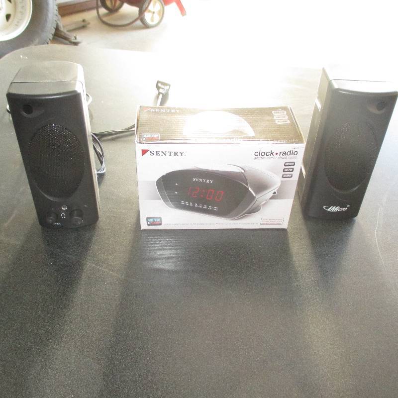 CLOCK RADIO AND SPEAKERS