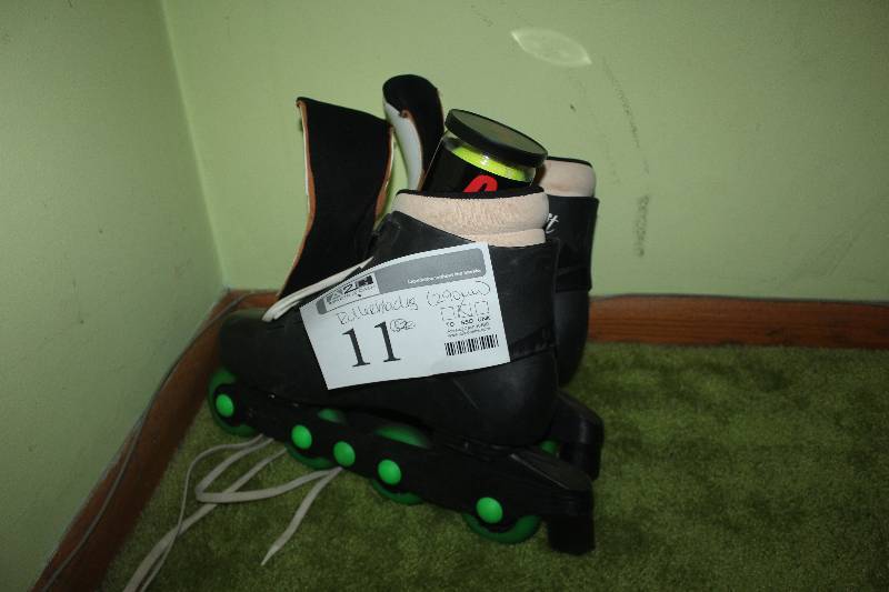 lot 11 image: Rollerblades