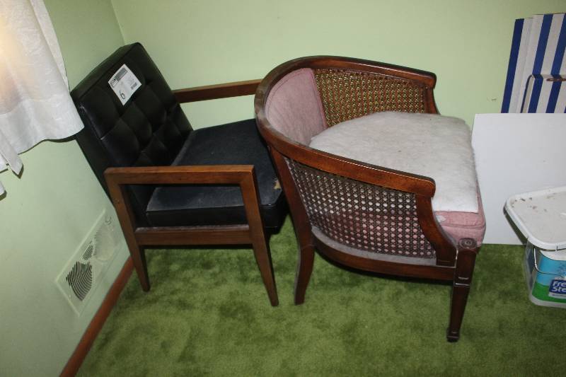 lot 6 image: Lot of (2) Office Chairs