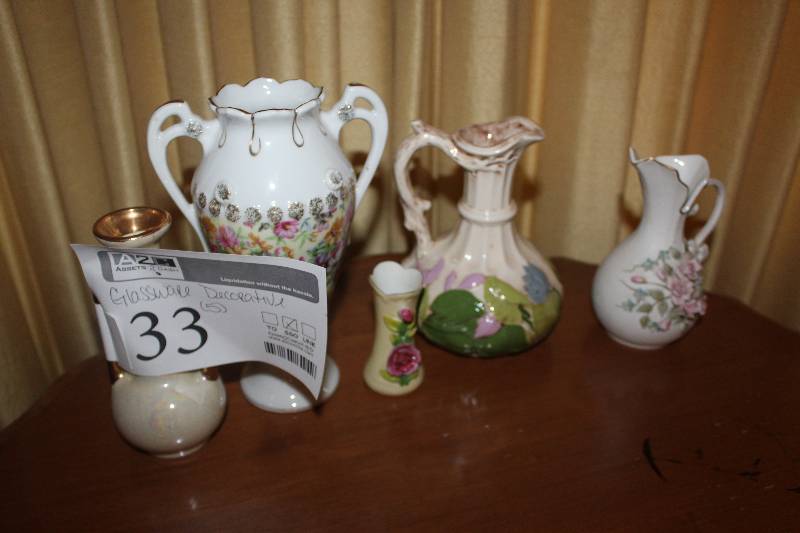 lot 33 image: Lot of (5) Decorative Glassware