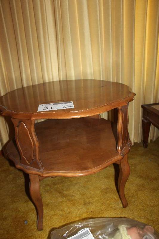 lot 31 image: End Table