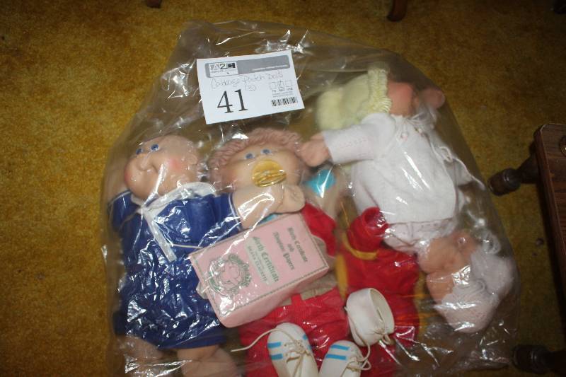 lot 41 image: Lot of (3) Cabbage Patch Dolls w Birth Certificates