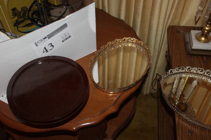 lot 43 image: Lot of Home Decorations