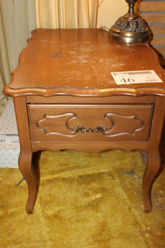 lot 46 image: 1-Drawer End Table