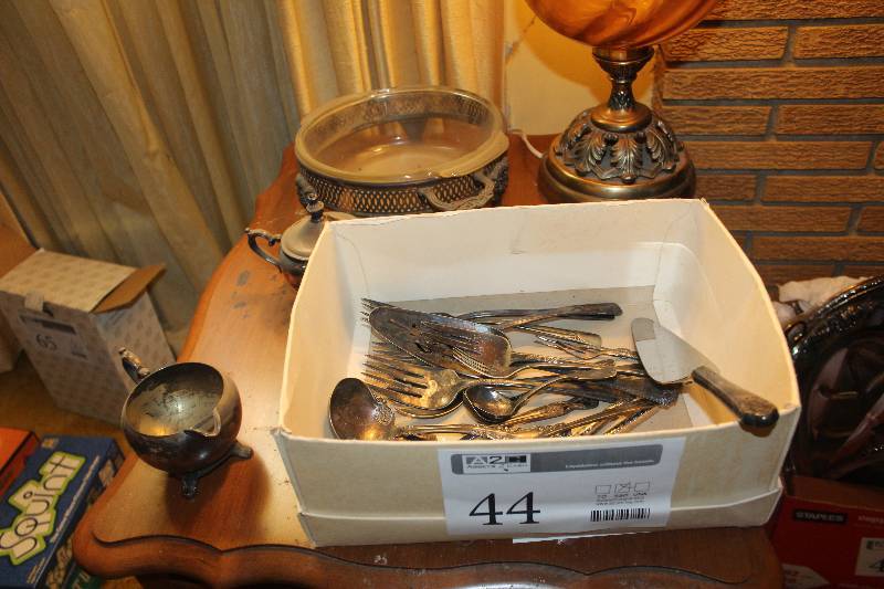 lot 44 image: Lot of Kitchen Utensils
