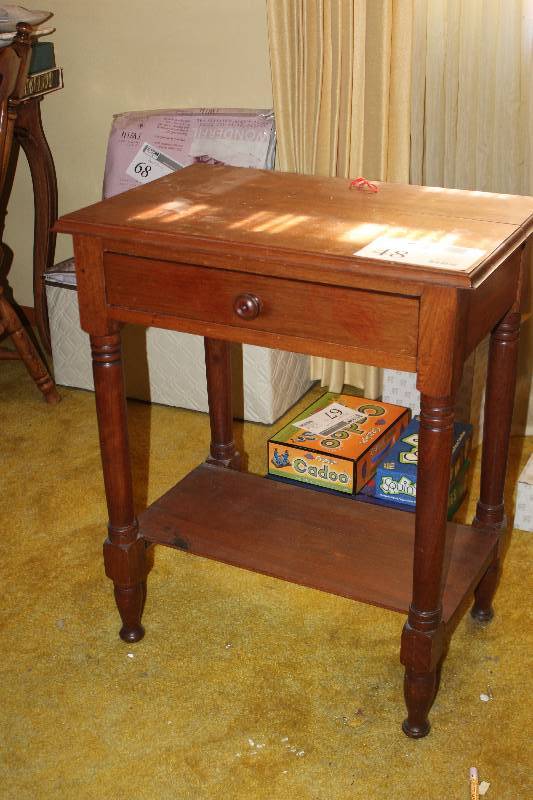 lot 48 image: 1-Drawer End Table