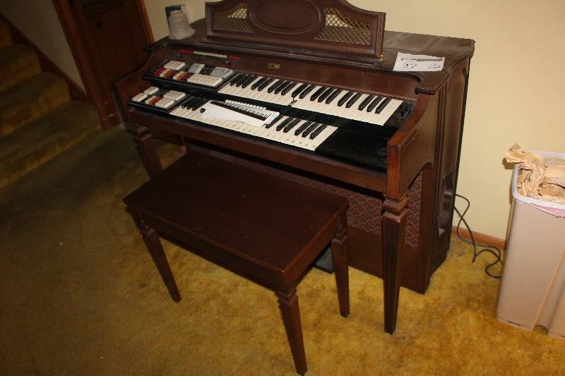 lot 27 image: Conn Organ w Bench